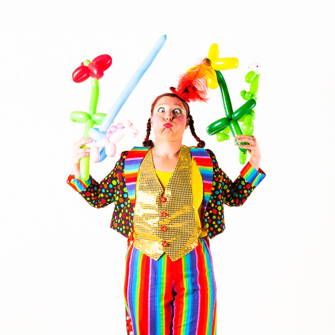 balloon twisting funny clown face