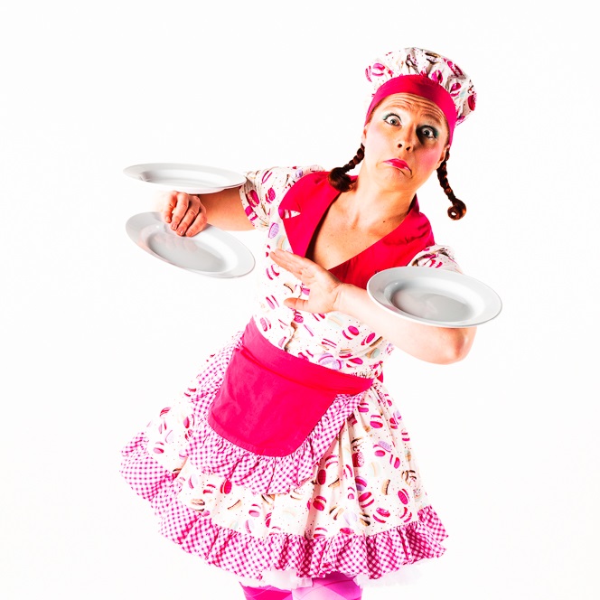 miss Macoroon juggling chef
