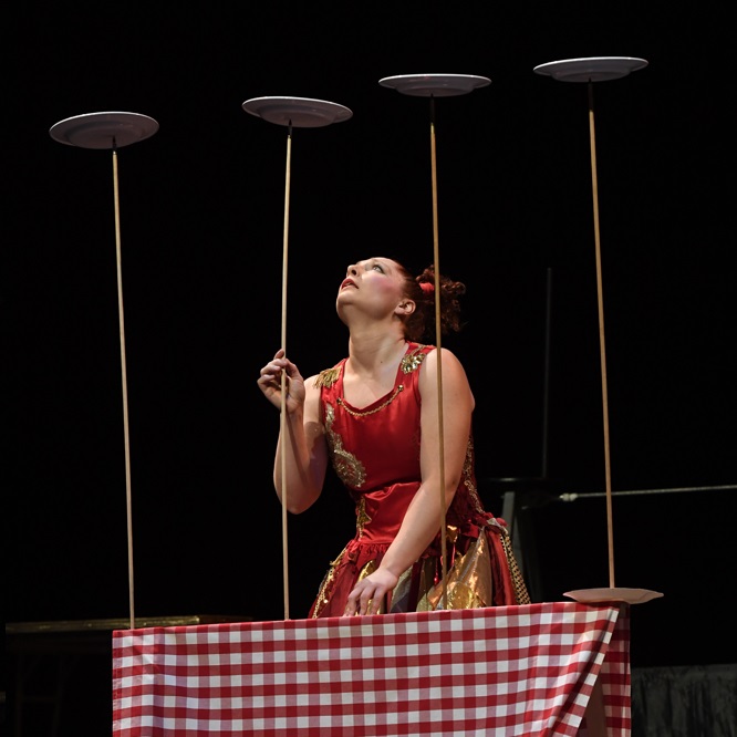 plates spinning clown